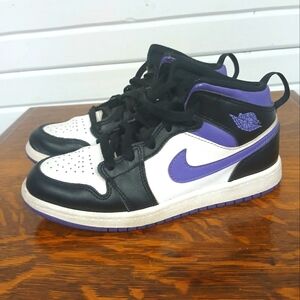 Boys 2.5 Jordan 1 Mid Dark Iris